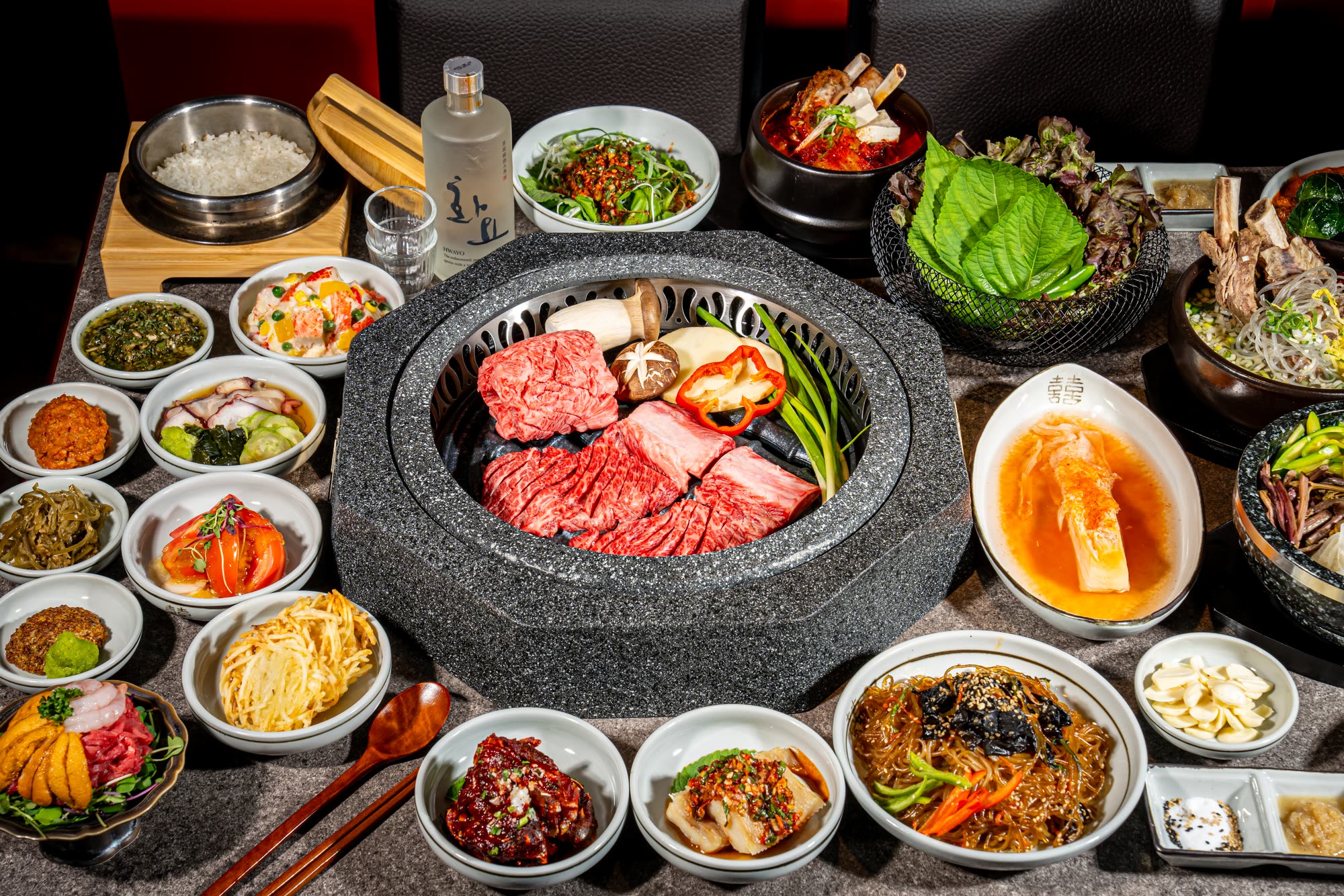 담양대밭 명동점의 한상차림 — 돌판 위 한우 1++와 20여 가지 반찬이 함께 차려진 Myeongdong Korean BBQ 상차림